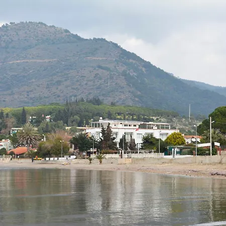 Villa Hotel غومولدور